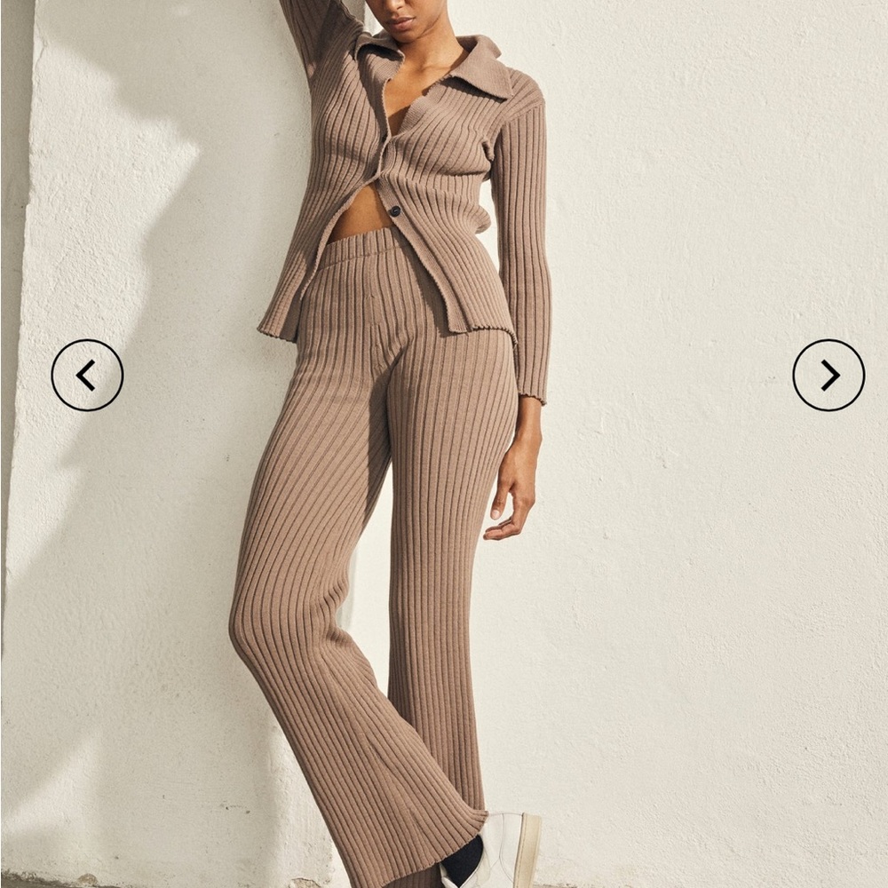 SET Alohas Icon knit cardigan and pant set